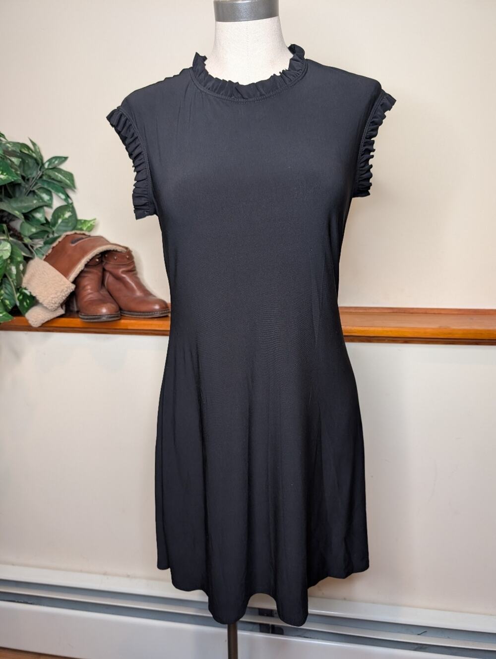 Annalee + Hope Black Ruffle Neck Cap Sleeve Dress Women's Medium Made in USA M